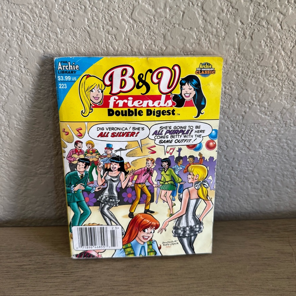 B &‎ V Friends Double Digest 223 Archie Comic Book Classic Betty Veronica